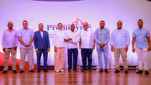  PROMIPYME entrega crédito por RD$35 millones a emprendedores y microempresarios Azua
