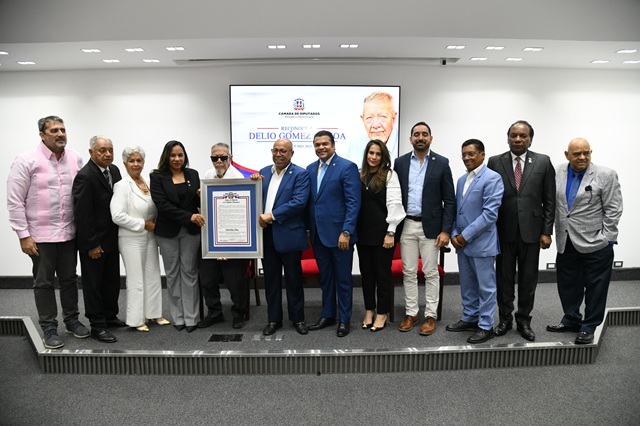  Cámara de Diputados entrega pergamino de reconocimiento a Delio Gómez Ochoa