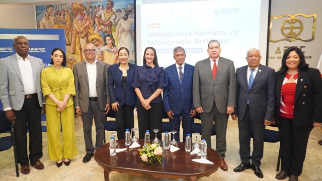  Panel de MESCyT advierte sobre desafíos de la IA en la comunicación