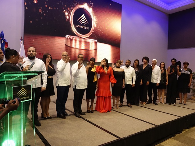  Nueva directiva liderada por Sarah Hernández asume el liderazgo presidencia de Adompretur