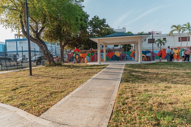  Alcaldía del DN informa moderniza parque 30 de Mayo