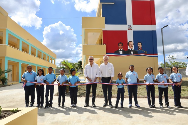  Infraestructura Escolar entregó 1,155 nuevas aulas en 5 meses a través del Plan 24/7