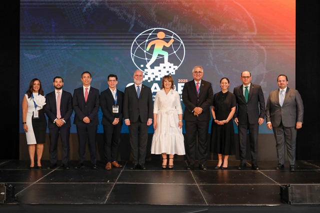  Líderes regionales abordan desafíos de la era digital para el talento humano en el CLADE 2025