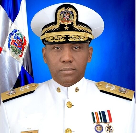  Vicealmirante Juan Bienvenido Crisóstomo Martínez es el nuevo comandante general de la Armada Dominicana