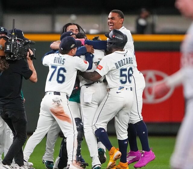  Dominicano Jorge Polanco conduce a los Marineros a la SCLA tras 15 entradas de drama