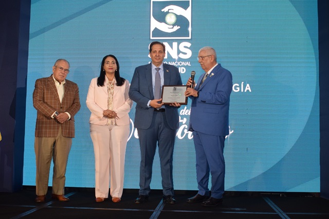  SNS reconoce la entrega y profesionalismo de odontólogos en el Día Internacional del Odontólogo