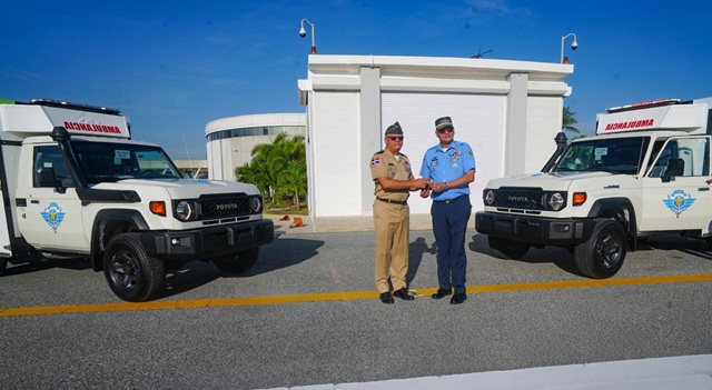  Ministerio de Defensa entrega cuatro ambulancias todo terreno al CESAC para reforzar la seguridad aeroportuaria