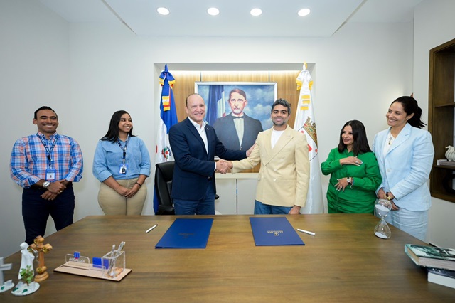  Ayuntamiento de Santiago y Marchanta RD firman acuerdo de apadrinamiento para embellecimiento de la avenida Juan Pablo Duarte