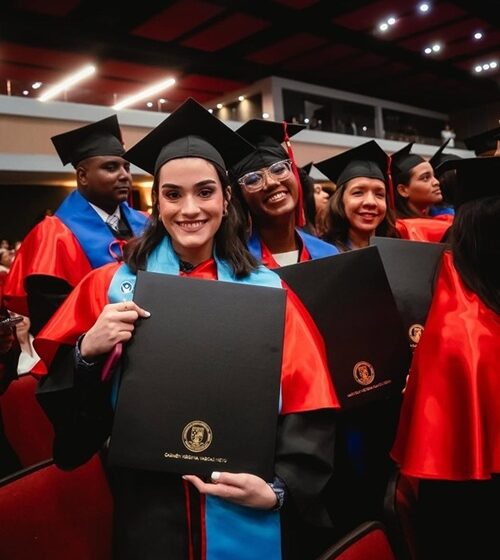  UNIBE gradúa 469 nuevos profesionales en su Sexagésima Graduación Ordinaria