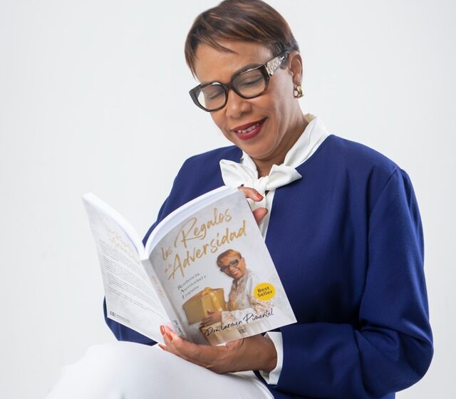  Carmen Pimentel presenta su nuevo libro “Los Regalos de la Adversidad”, bestseller en Amazon