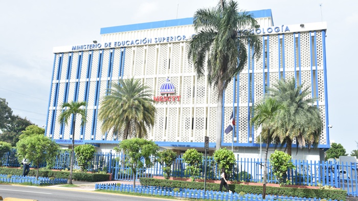  Gran parte de la población desconocía la fusión entre el MINERD y el MESCyT