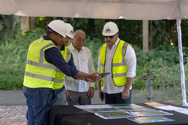  Ministro de Medio Ambiente supervisa inicio de renovación del Jardín Botánico