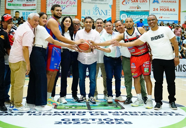  Ministro Kelvin Cruz anuncia remozamiento del polideportivo de Santiago Rodríguez