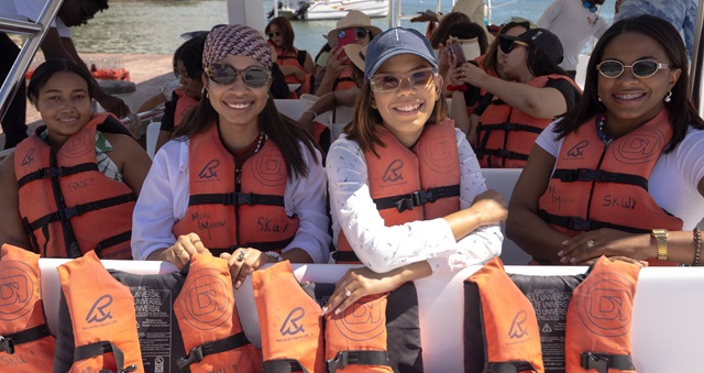  Periodistas viven experiencia de avistamiento de ballenas jorobadas junto al Ministerio de Medio Ambiente
