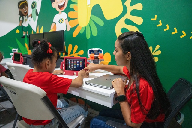  Banco Caribe dona Aula STEM a Acción Callejera en Santiago, impactando a más de 150 niños y adolescentes