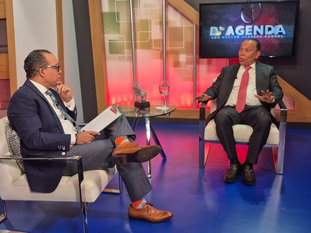  Radhamés Jiménez afirma que la Fuerza Pueblo prioriza su crecimiento y cuestiona el despilfarro del Gobierno