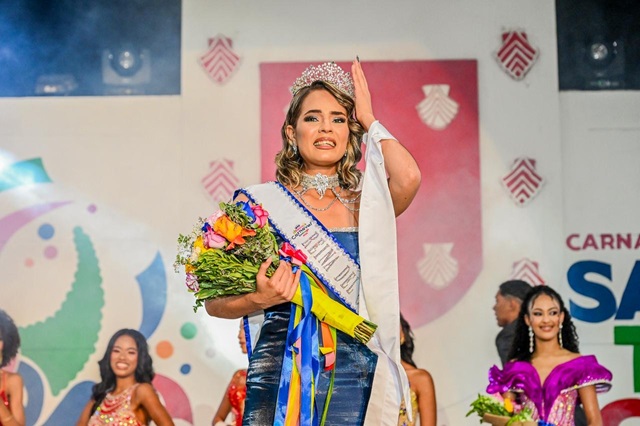  Stefany Guzmán es coronada Reina del Carnaval de Santiago 2026