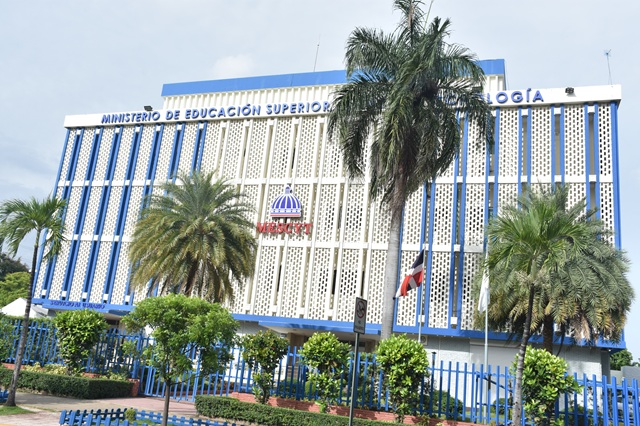  MESCyT aclara “no habrá fusión, sino la creación de un nuevo sistema educativo dominicano”