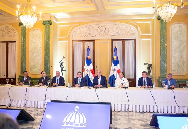  Empresarios y sector productivo nacional se comprometen con el presidente Abinader a mitigar los efectos de la crisis internacional y garantizar el abastecimiento de la canasta familiar