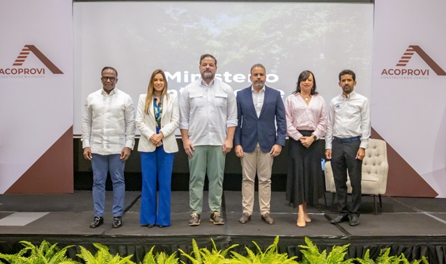  Ministro Paíno Henríquez aborda avances hacia una permisología ambiental más eficiente en encuentro con ACOPROVI