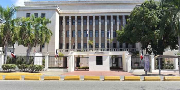  Tras inundaciones: Ministerio de Educación informa suspensión de docencia en provincias en alerta por  vaguada  