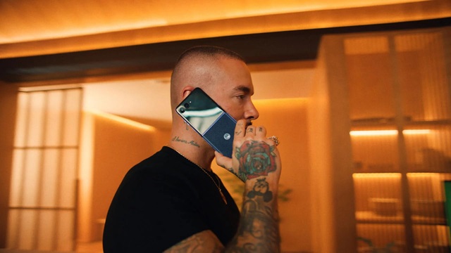  Motorola estrena “Jugamos”, su campaña mundial de fútbol protagonizada por J Balvin