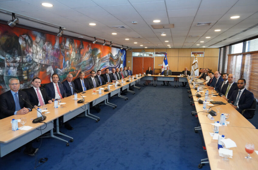  Valdez Albizu se reúne con presidentes de las entidades bancarias para pasar balance a la economía dominicana ante el panorama de incertidumbre mundial