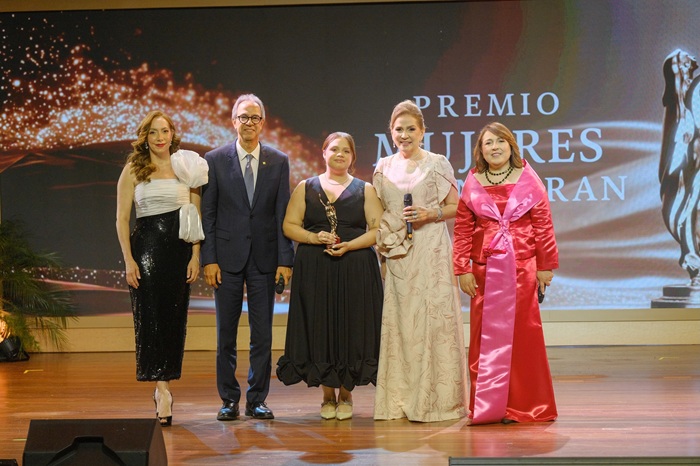  Tercera edición del Premio Mujeres que Inspiran otorga máximo galardón a Jatnna Tavárez