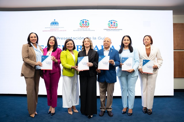  Congreso Nacional recibe guía impulsada por el Ministerio de la Mujer para fortalecer leyes con enfoque de igualdad