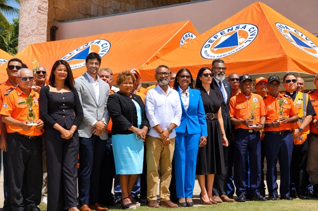  Defensa Civil celebra 60 años reconociendo el servicio y vocación de su voluntariado y provinciales