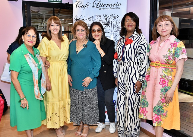  Celebran desayuno con el libro “Sonetos en la menor” de la autoría de Olga Lara