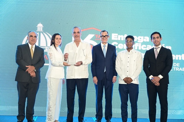  Grob Pharma recibe distinción a la excelencia y obtiene certificación en seguridad y salud en el trabajo