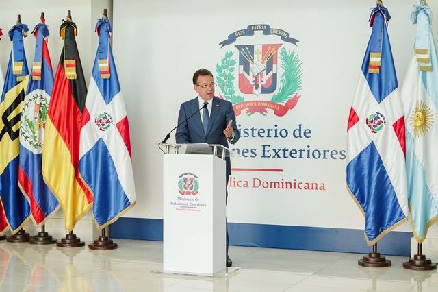  Canciller Víctor -Ito- Bisonó se propone avanzar hacia una Cancillería moderna, profesional y abierta al mundo