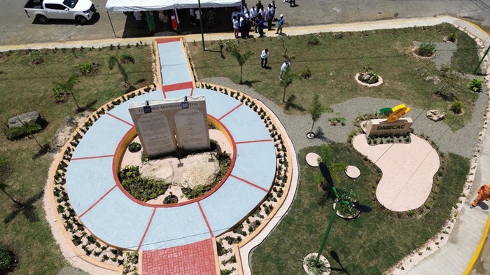 Digecac deja inaugurado el Monumento a los Diez Mandamientos en el Kilómetro 14 de la Carretera Mella