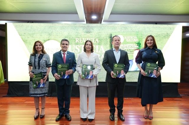  TSE pone en circulación 7ma. edición revista justicia electoral dedicada a la Cátedra de Derecho Electoral Dr. Julio Brea Franco