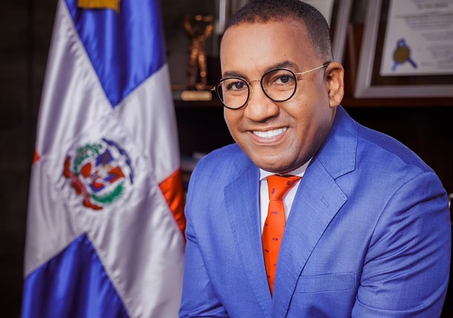  Víctor Pichardo agradece confianza tras seis años al frente del Departamento Aeroportuario