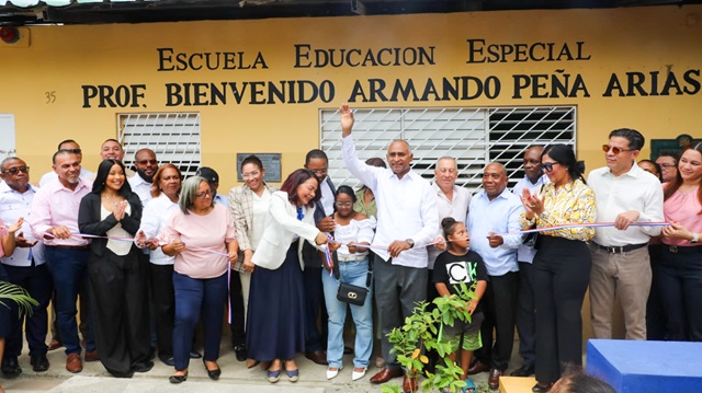  Peravia inaugura su primera Escuela de Educación Especial gestionada por el senador Julito Fulcar