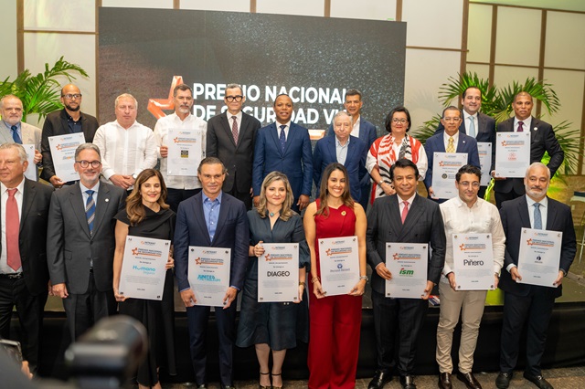 Piñero reafirma su compromiso con la movilidad segura y es galardonado en el I Premio Nacional de la Seguridad Vial