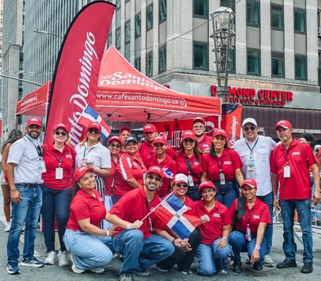  Café Santo Domingo ofrece cálido apoyo a Parada Dominicana Manhattan 2026
