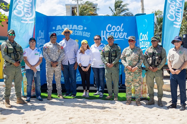  Industrias San Miguel lidera jornada de limpieza de playas en Montecristi