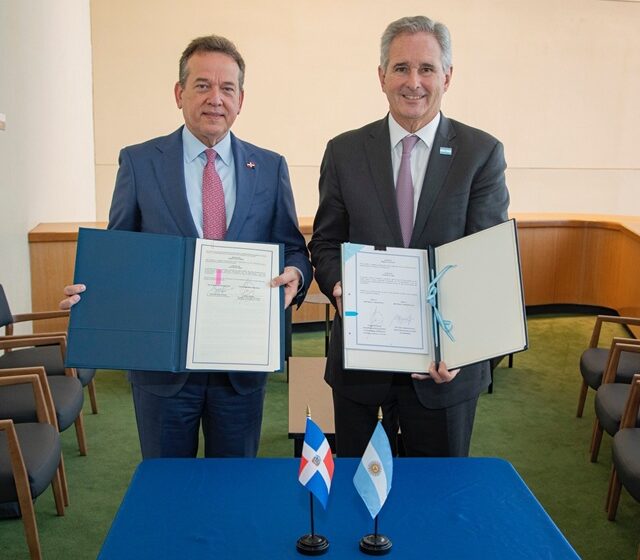  República Dominicana y Argentina suscriben acuerdo para ampliar conectividad aérea y oportunidades comerciales