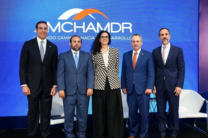  Líderes de INICIA presentan en AMCHAMDR su visión para transformar la educación dominicana