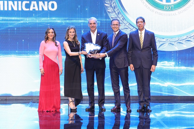  ADOEXPO reconoce al Grupo SID como Gran Exportador Dominicano