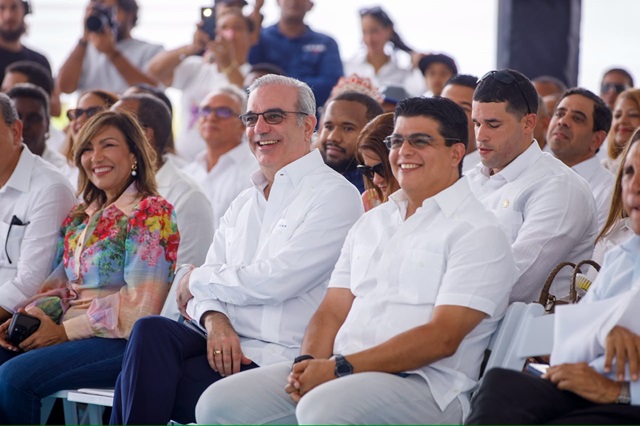  Geanilda Vásquez acompaña a Abinader en jornada de obras y acercamiento a las comunidades