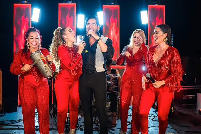  Doctor Marcos Pumarol celebra junto a «Las Chicas El Reencuentro»